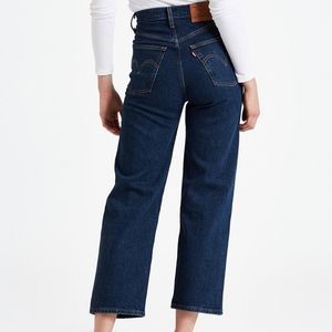 Nwt LEVIS RIBCAGE STRAIGHT IN DARK WASH
